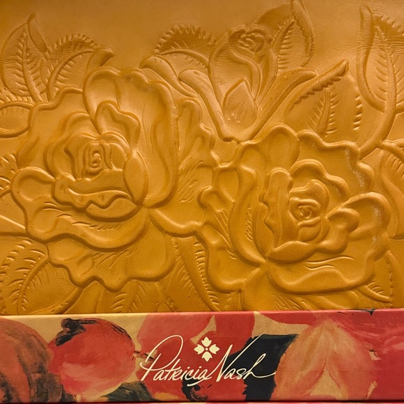 Patricia Nash Mango “Evangeline”Floral Embossed Crossbody/chain handle Bag NIB - Picture 2 of 16